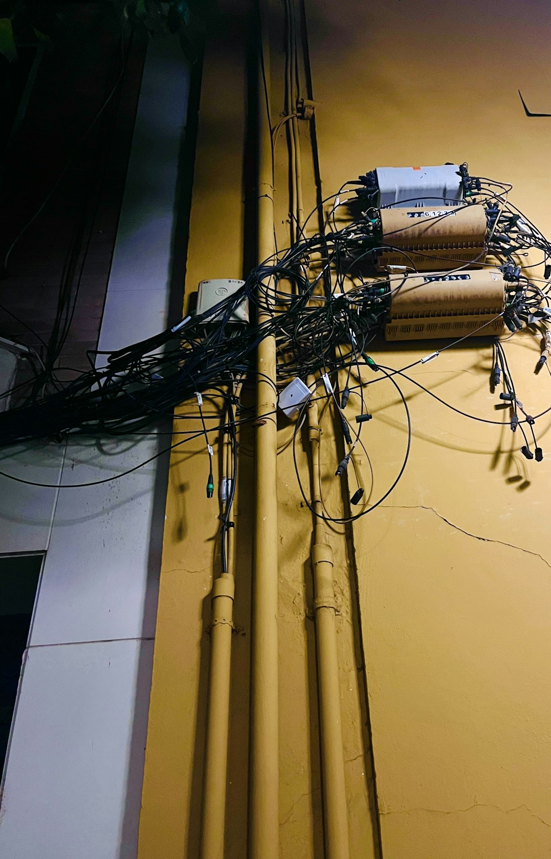 Prima del Web L'Intreccio Nascosto delle Reti Che Hanno Forgiato Internet