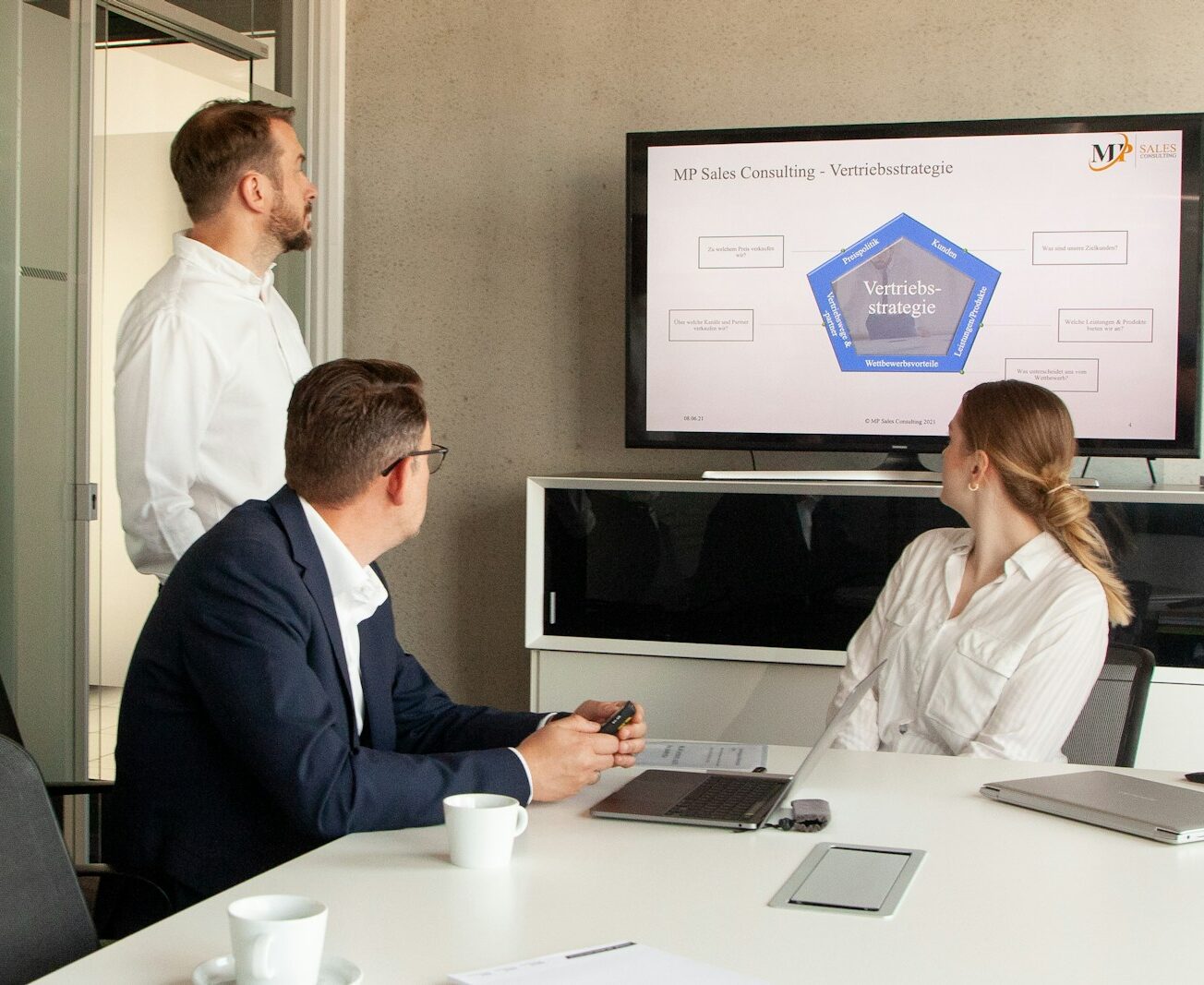 CRM: che cos'è, come funziona e perché migliora le vendite