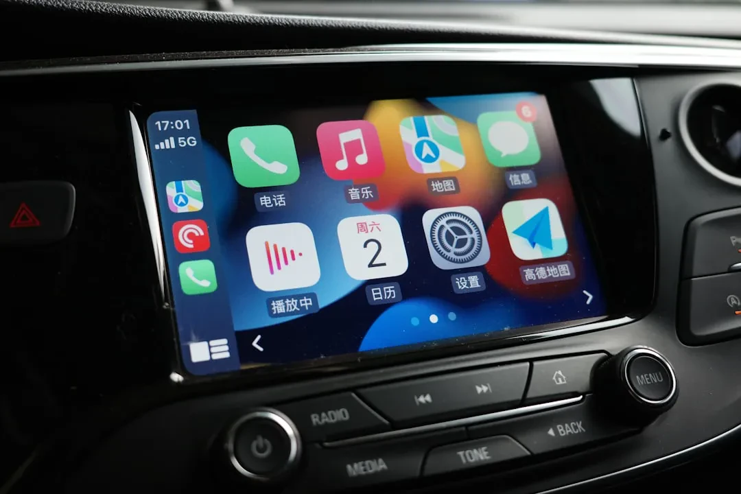 WhatsApp Revolutionizes CarPlay: Goodbye Siri, Hello Native Interface