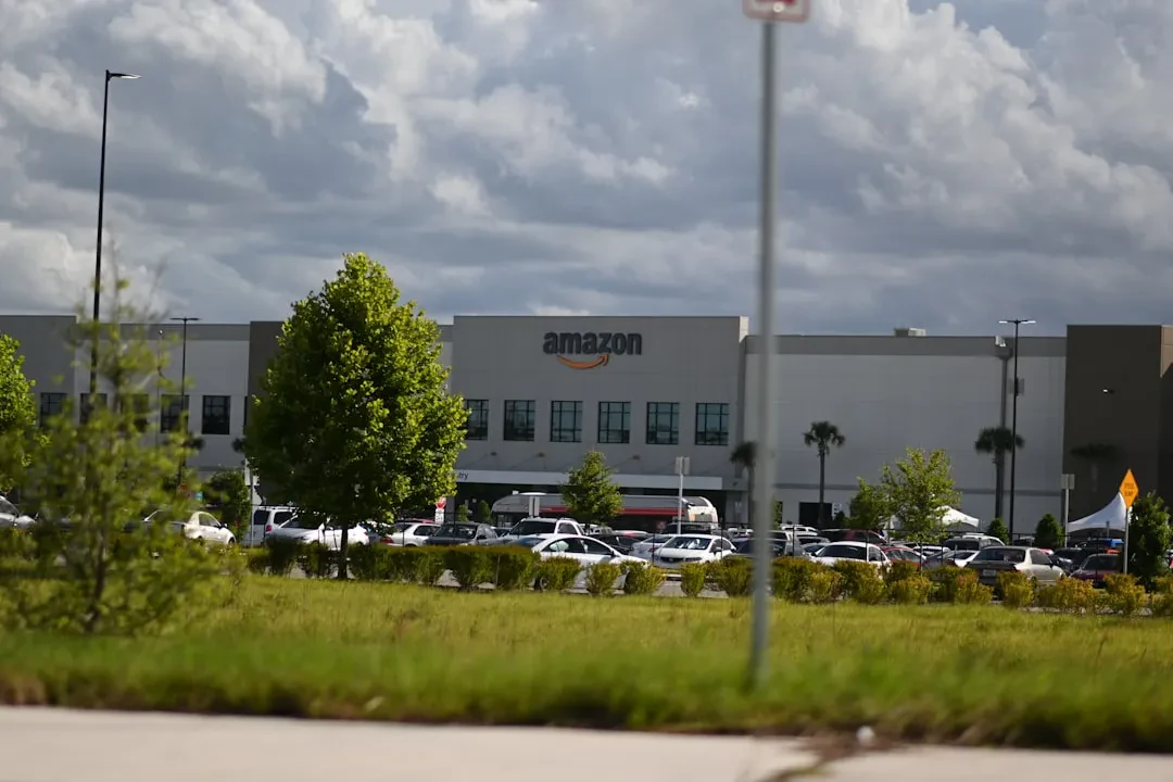 Amazon opens its global logistics network to all businesses: a direct challenge to UPS and FedEx