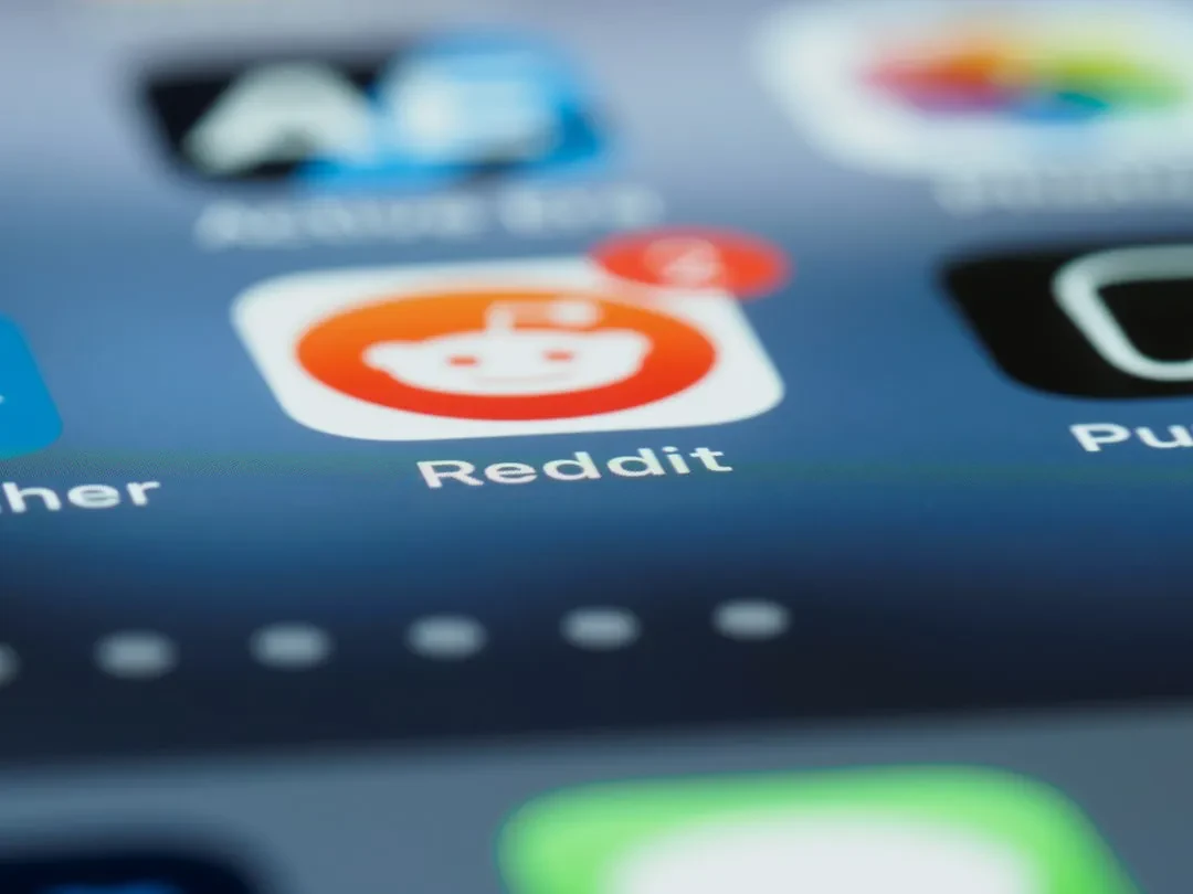 Reddit Blocca il Sito Mobile: La Spinta Forzata all'App Divide gli Utenti