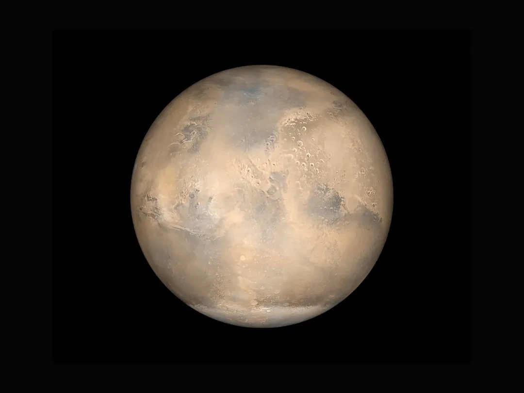 Le Avances dell'Esplorazione Spaziale e i Costi Ambientali: Selfie Marziano, Fionda Gravitazionale e Inquinamento Satellitare