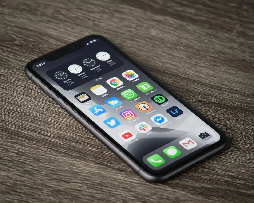 iOS 27 Svela la Nuova App Siri con Chat Auto-Eliminanti e le Genmoji Suggerite