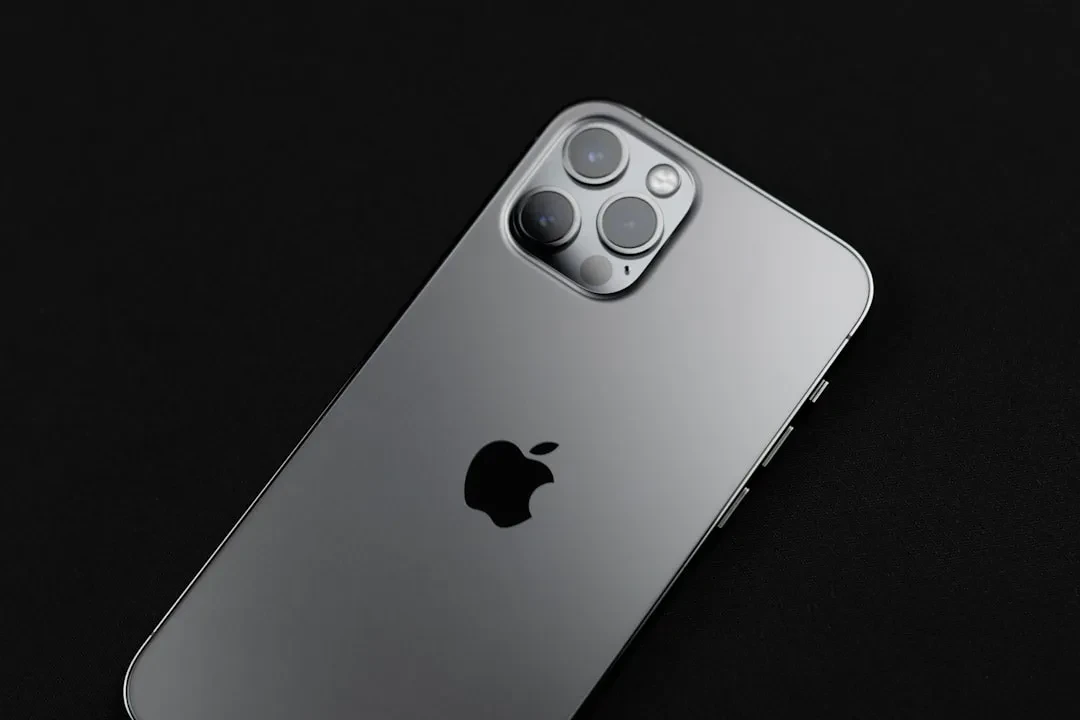 Apple punta su metallo liquido e titanio migliorato per i futuri iPhone Pro e sul Foldable iPad