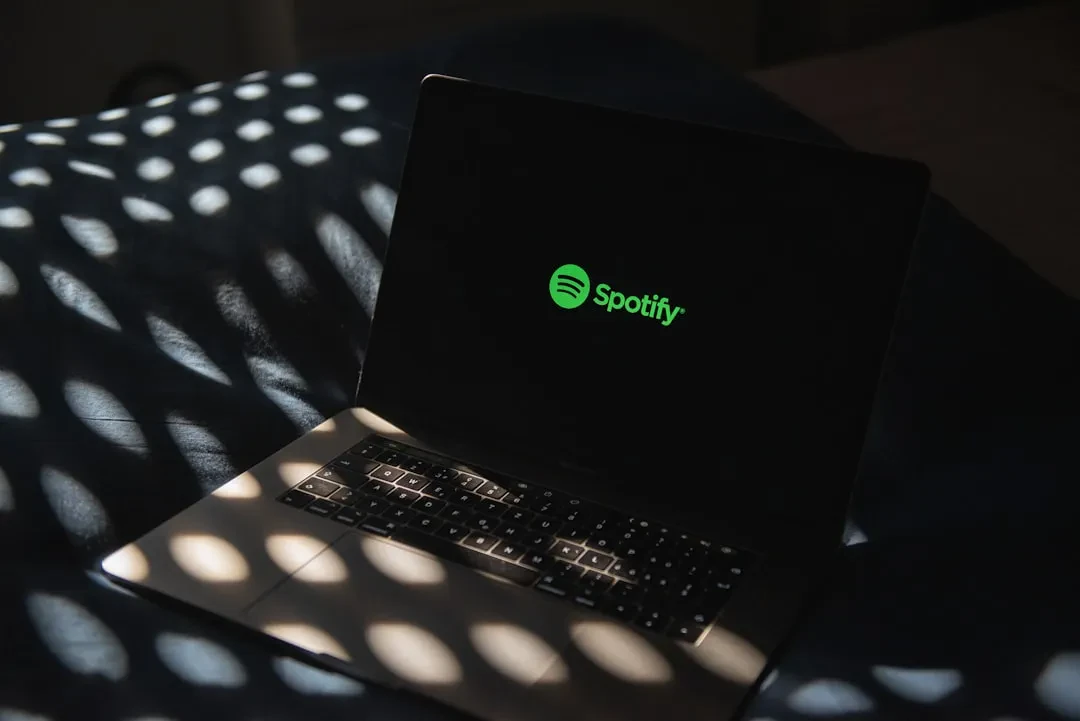Spotify Sfida Google e Riscrive l'Audio con AI: Podcast Personali, Audiolibri e Badge di Verifica