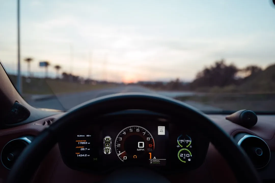 Volvo e Ferrari: Due Visioni per il Futuro dell'Auto Connessa tra Geopolitica e Design