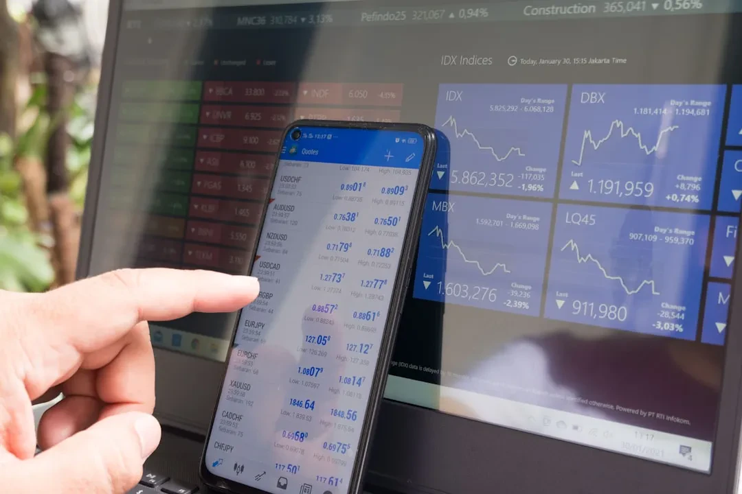 Robinhood Lancia Agenti AI per il Trading Azionario e il DOJ Raggiunge Accordo da 30 Milioni con PayPal