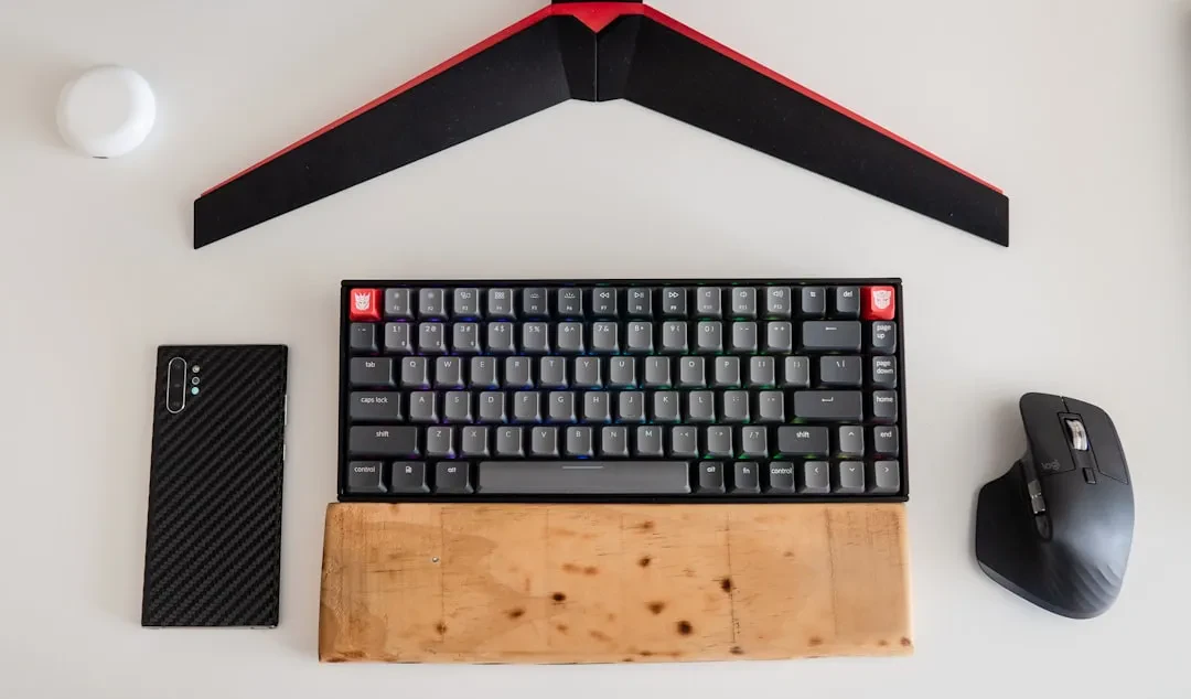 Keychron K2 HE Concrete Edition and Samsung Movingstyle Essential: Extreme Design and Intelligent Mobility