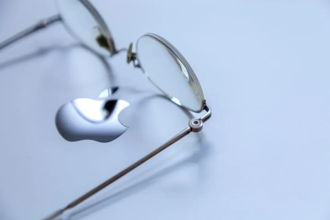Apple cancella Vision Pro 2 e Vision Air: John Ternus punta tutto sugli occhiali smart entro il 2027