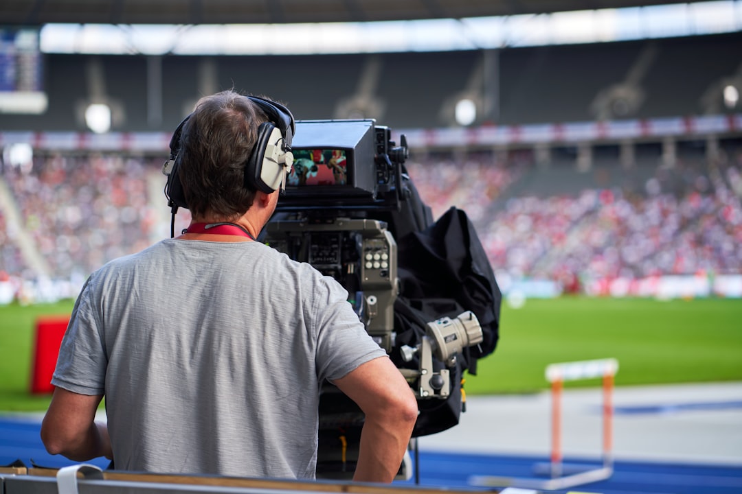 Mondiali 2026: telecamere sugli arbitri, pallone Trionda e l’allarme diritti umani