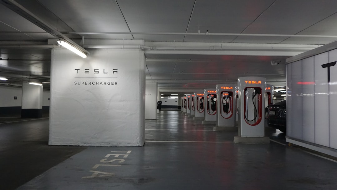 AI Data Centers Push Automakers Into Energy Storage: Tesla Loses Its Battery Monopoly