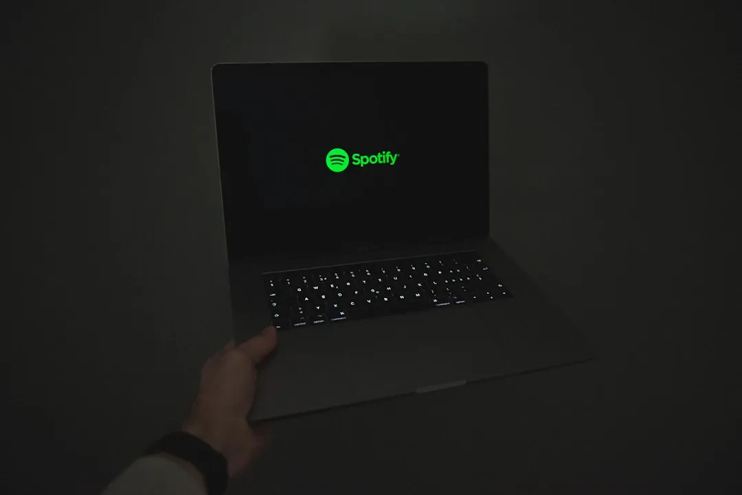 Podcast falsi su Spotify: un report del Congresso USA svela lo spam che manipola il ranking di ricerca
