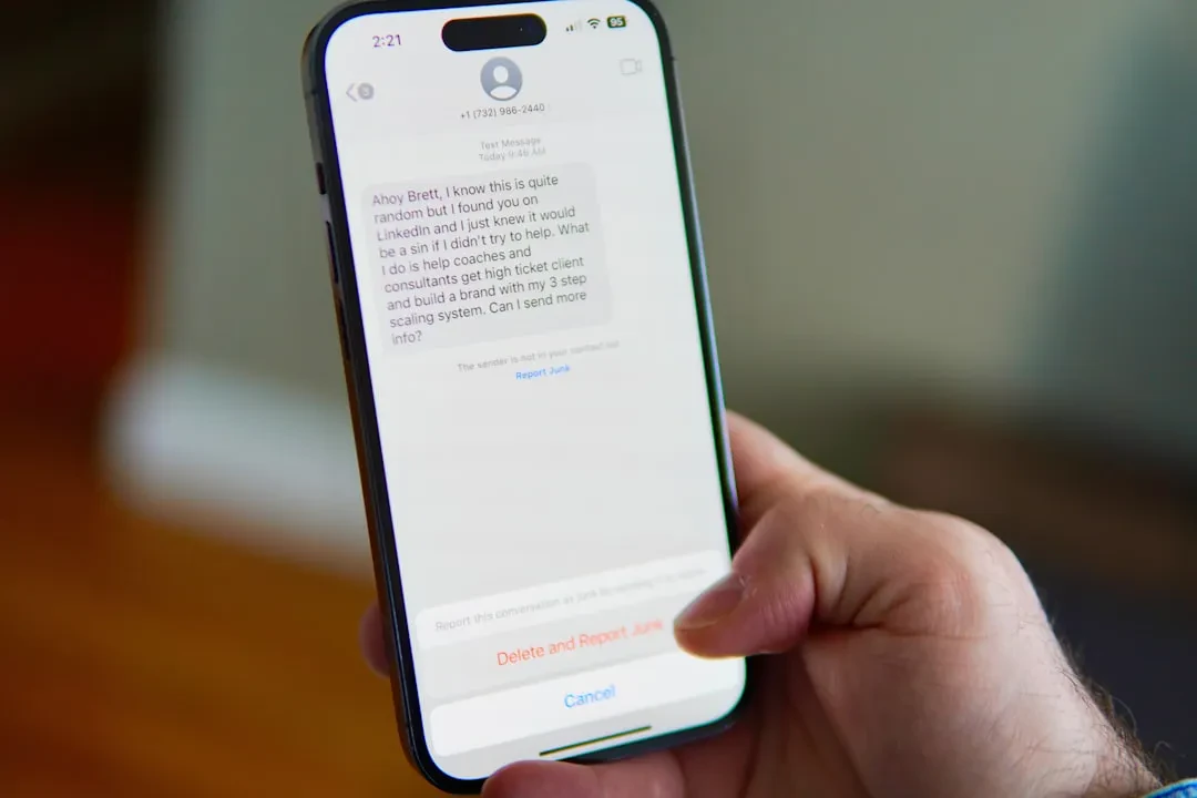 Google fa causa a una presunta operazione di cybercrime cinese che usava AI per truffe via SMS