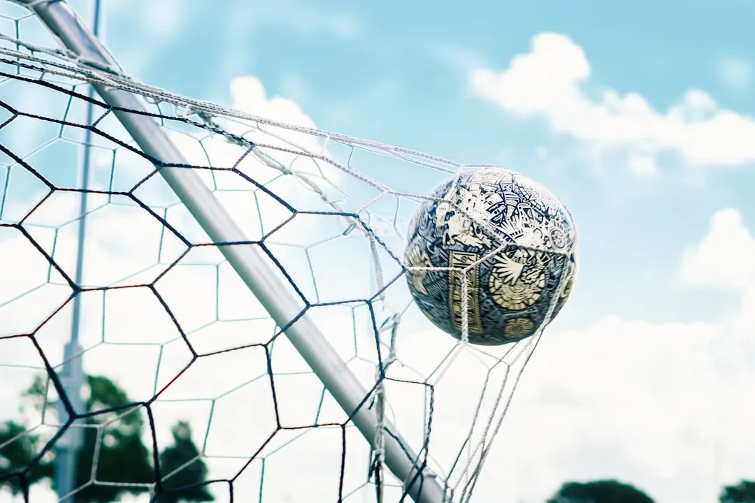 Dati, calcio e nucleare: l’Italia gioca ancora a nascondino mentre il mondo corre
