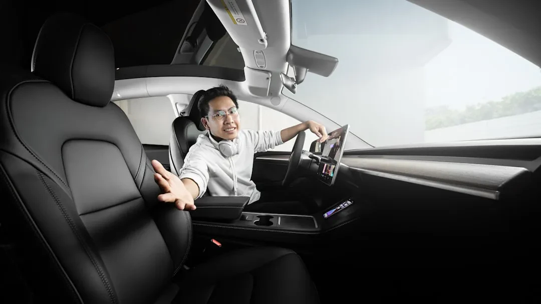 Plastic Heads and Tesla: The Battle Between Chinese Drivers and Autopilot Safety Systems