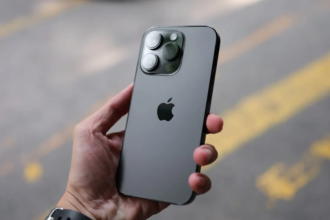 Crisi della memoria: Tim Cook conferma aumenti di prezzo inevitabili per i prodotti Apple