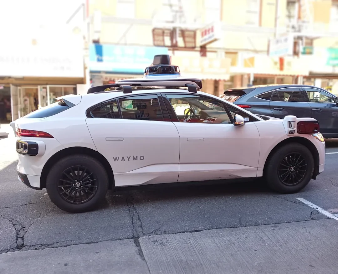 Waymo richiama quasi 4000 robotaxi per problemi con le zone di costruzione autostradali