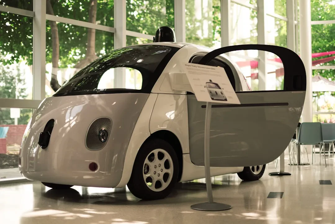Waymo richiama oltre 3.800 robotaxi per un bug che li porta in autostrade chiuse
