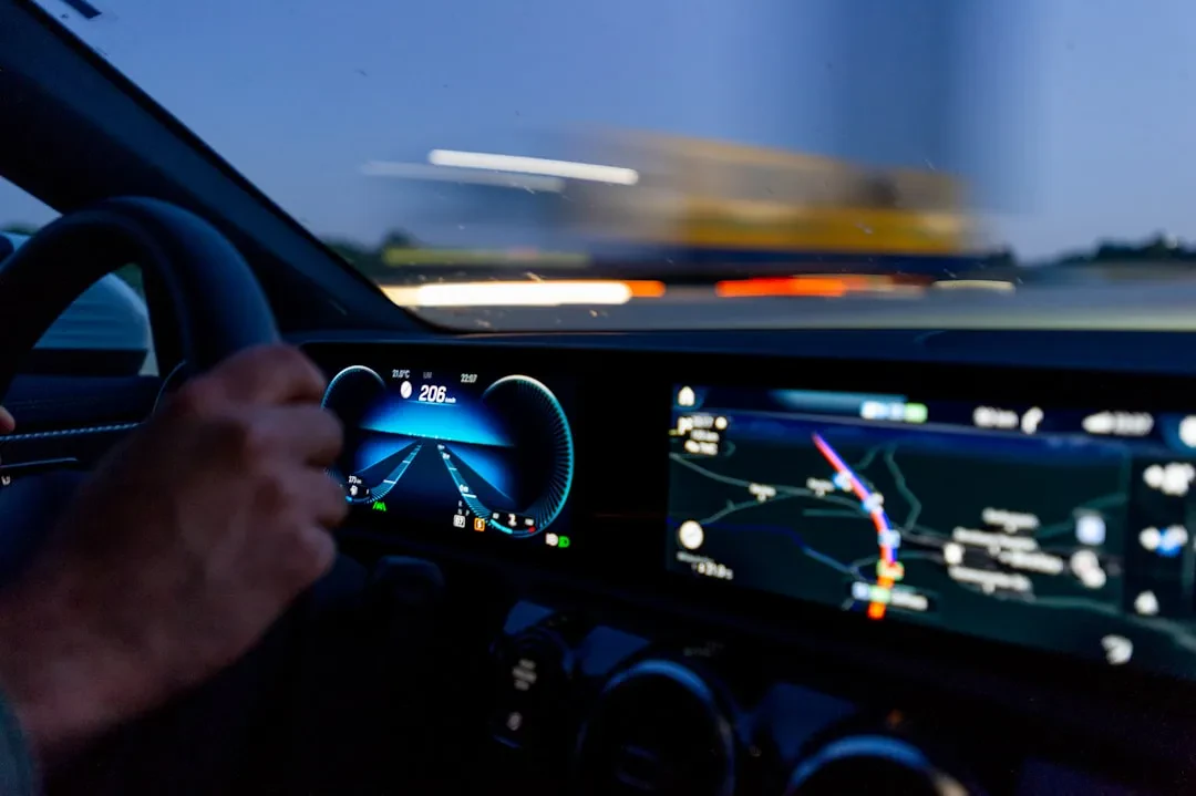 Perché le Case Automobilistiche Stanno Abbandonando Android Auto nel 2026: Verso AI e Abbonamenti
