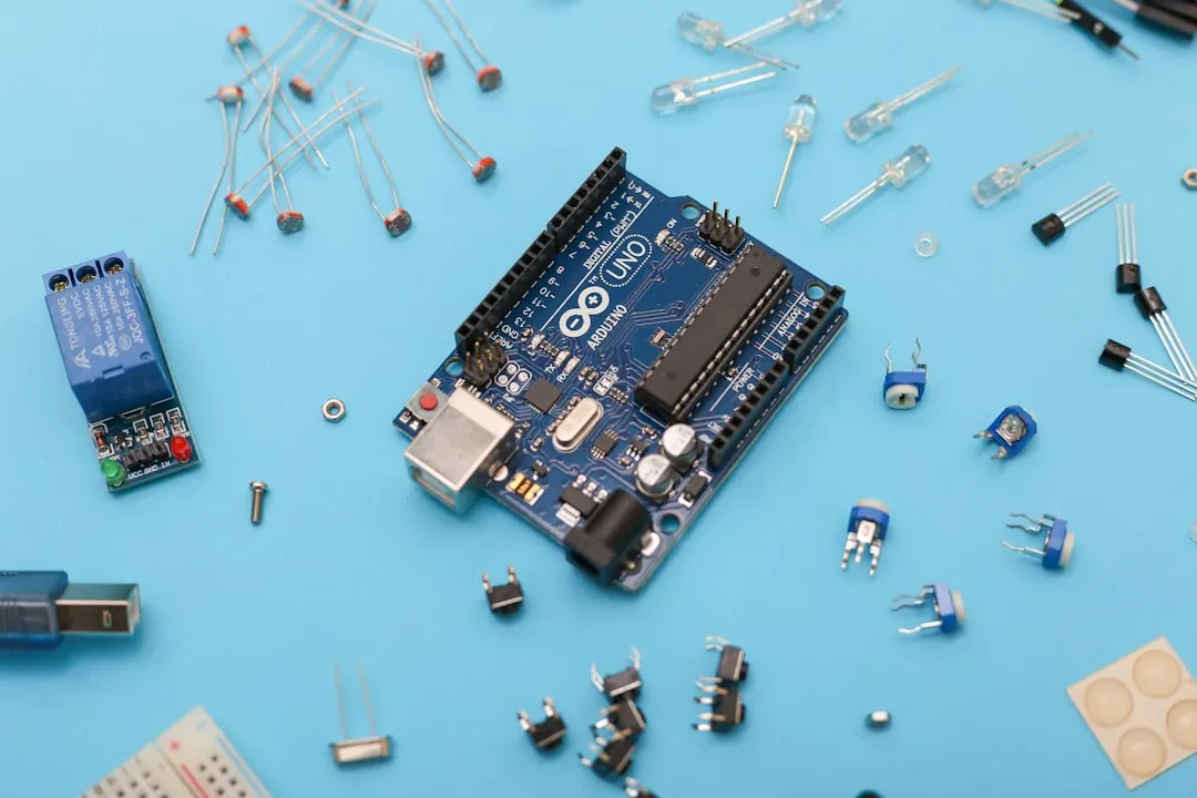 IoT e Hardware Programmabile per PMI: Architetture, Protocolli e Progetti Concreti