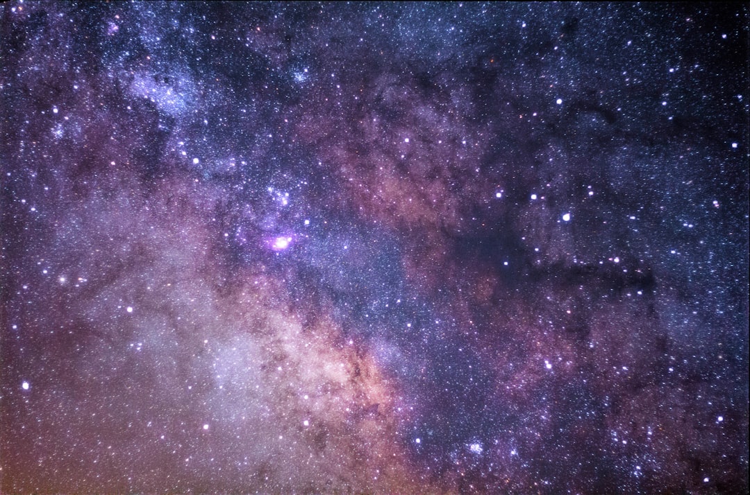 Il telescopio Euclid dell'ESA fotografa il rigonfiamento galattico della Via Lattea in vista della missione Roman della NASA