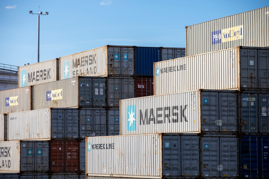 Immagini Docker Sicure con Trivy e Docker Scout — Hardening che Riduce le Vulnerabilità Reali