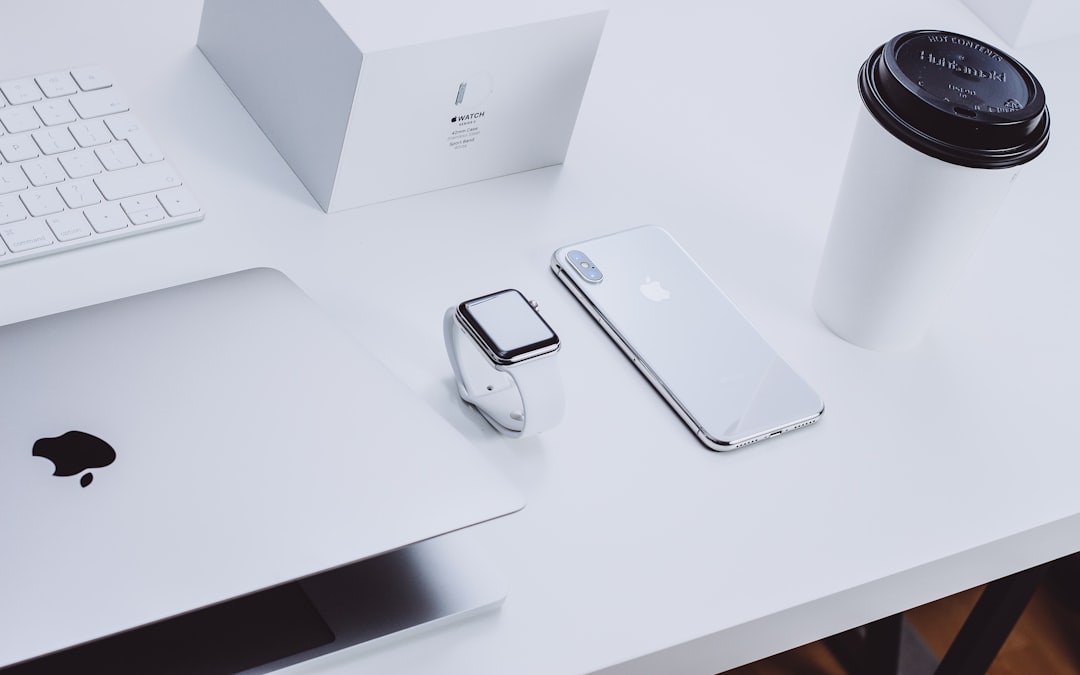 Amazon e Best Buy mantengono i prezzi pre-aumento su iPad e Mac dopo i rincari Apple