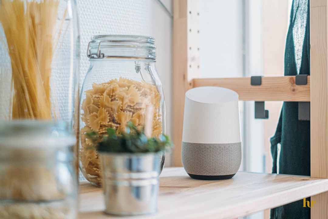 Google rinnova la linea Home Speaker e lancia Fitbit Air con Google Health