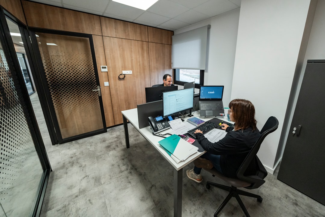 Boston University Study: Treating AI as a 'Coworker' Reduces Error Detection by 18%