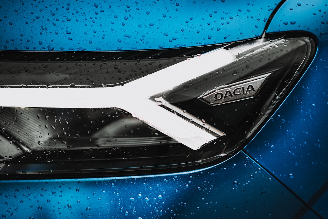 Dacia taglia il prezzo della Spring di 4.000 sterline e riconquista il titolo di auto più economica del Regno Unito
