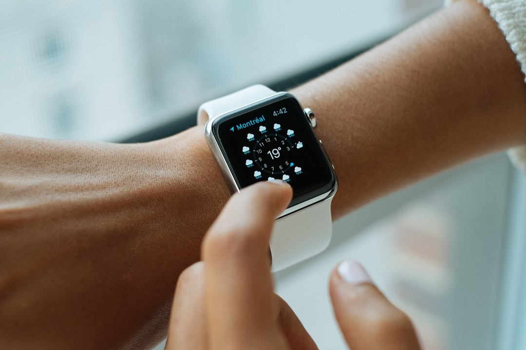 Apple Watch Series 12 potrebbe integrare un sensore sanitario nel cinturino secondo un'indiscrezione non verificata