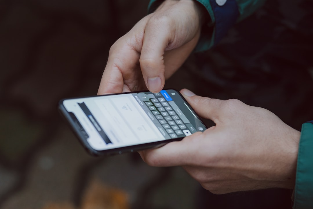 Un utente iPhone invia messaggi sensibili a un estraneo per un errore di reset - come evitarlo