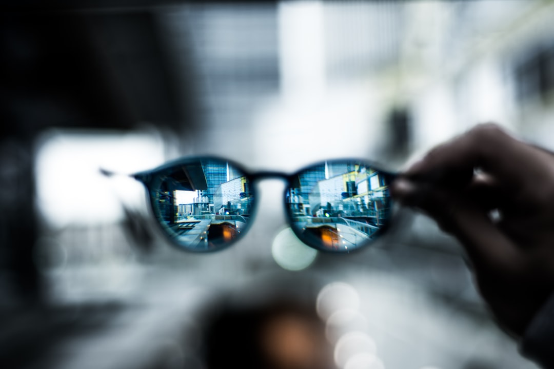 Meta tests AI glasses with continuous recording and disabled LED light, raising privacy alarms