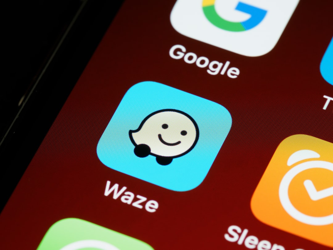 Waze lancia la modalità moto e una voce meno invadente: la personalizzazione arriva su Android e iOS