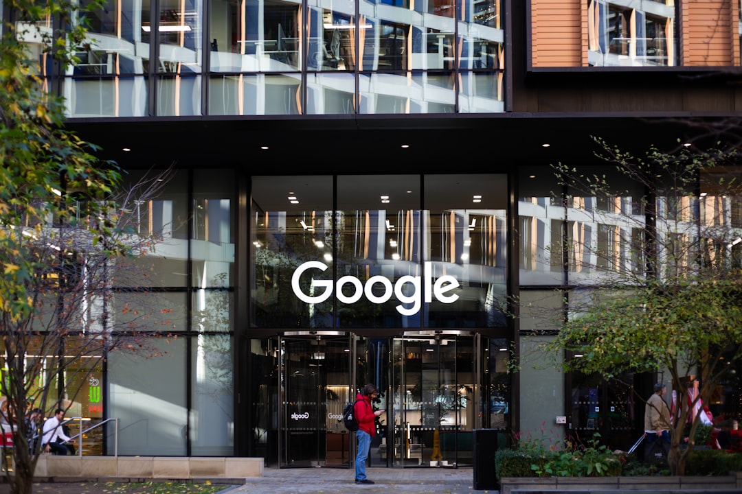 L'UE impone a Google di condividere i dati di Ricerca e aprire Android ai rivali entro il 2027