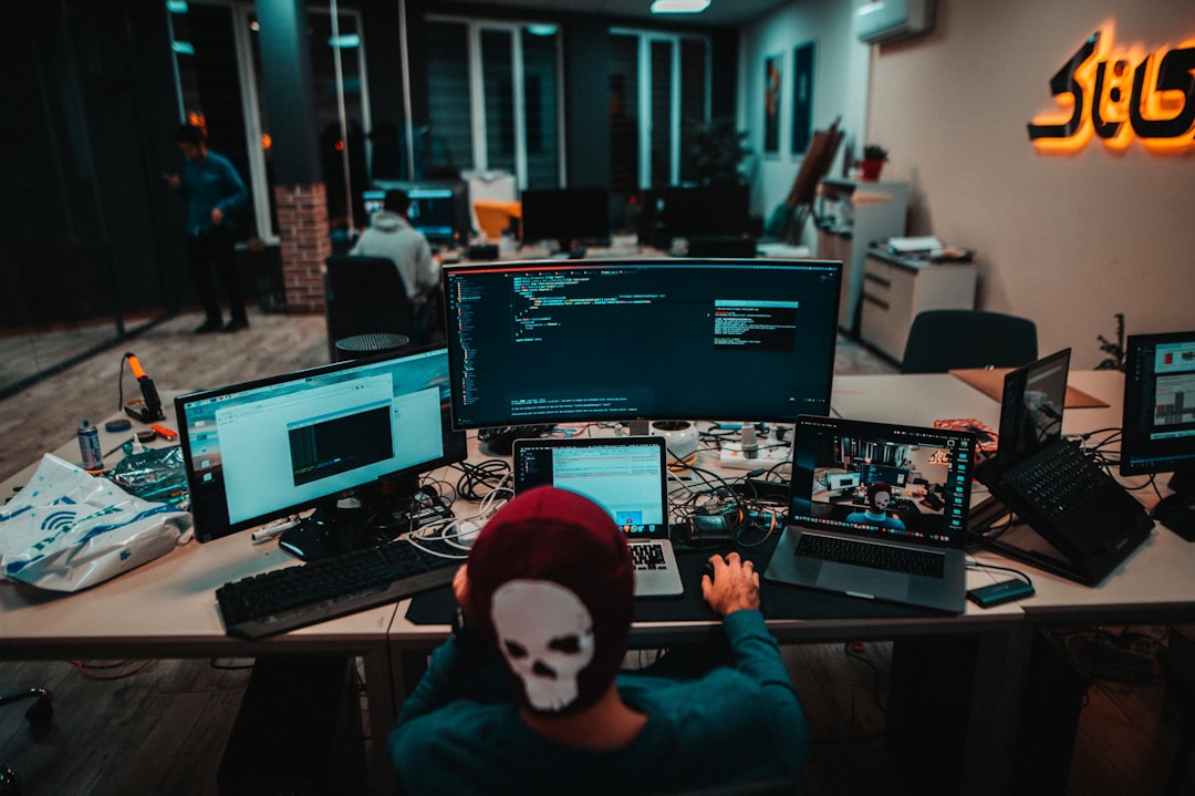 OpenAI costruisce GPT-Red, un hacker AI che testa i propri modelli — e l'Europa osserva in silenzio