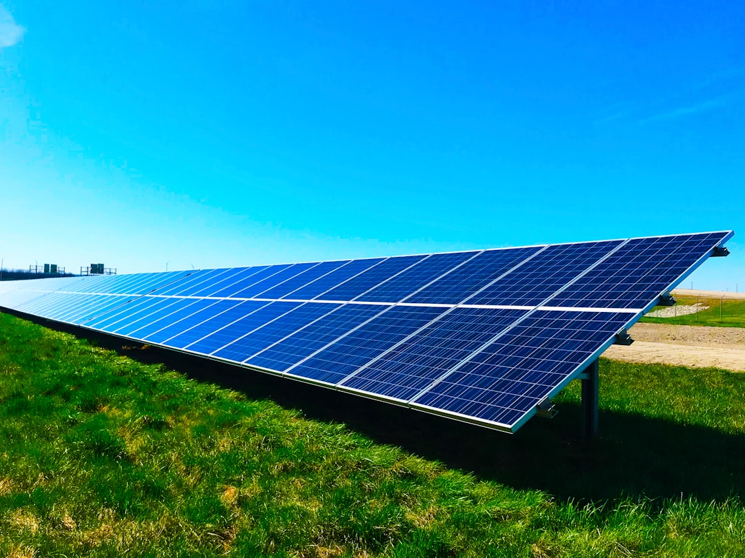 LONGi raggiunge il 35,5% di efficienza con celle solari tandem perovskite-silicio