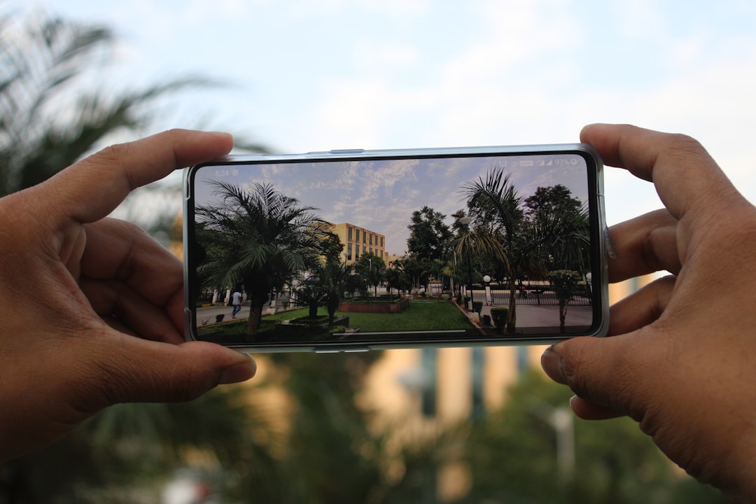 L'aumento dei prezzi della memoria per AI fa crollare le vendite di smartphone in India del 10%