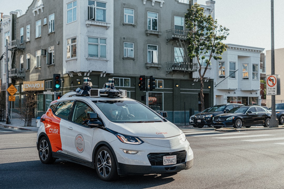 Waymo sospende e poi riprende il servizio robotaxi a San Francisco durante un blackout di un'ora