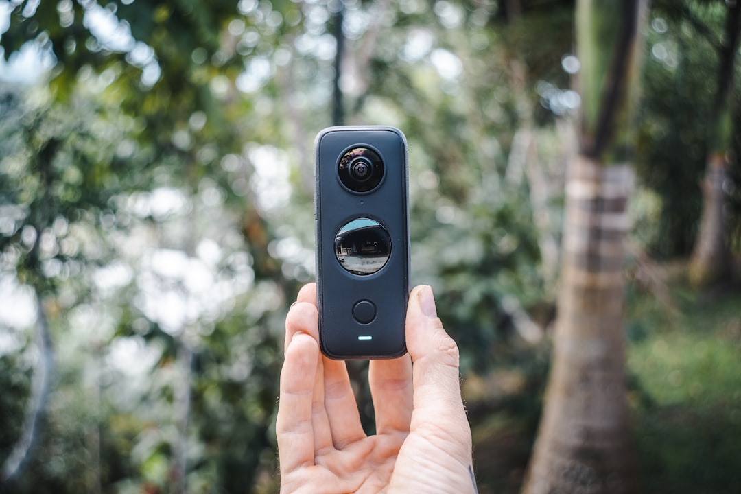 Insta360 svela il progetto Cameraman: un robot fotografo intelligente che solleva dubbi su privacy e creatività