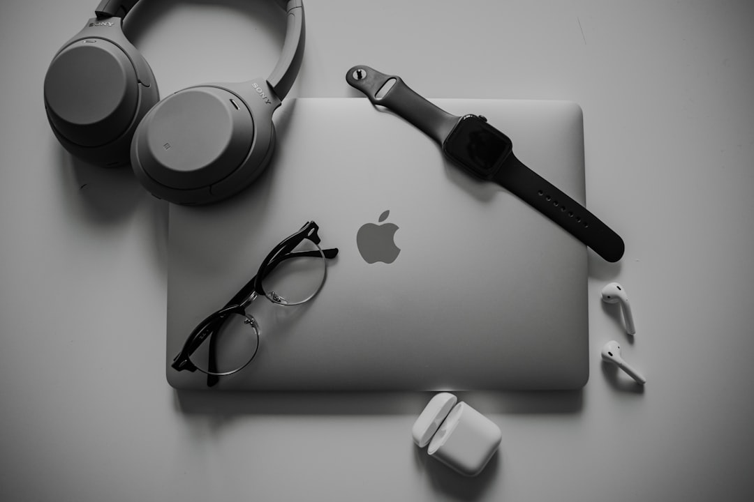 Amazon taglia 500 euro sul MacBook Pro M5 Pro e sconta cuffie AirPods fino a 100 euro nel Black Friday di luglio 2026
