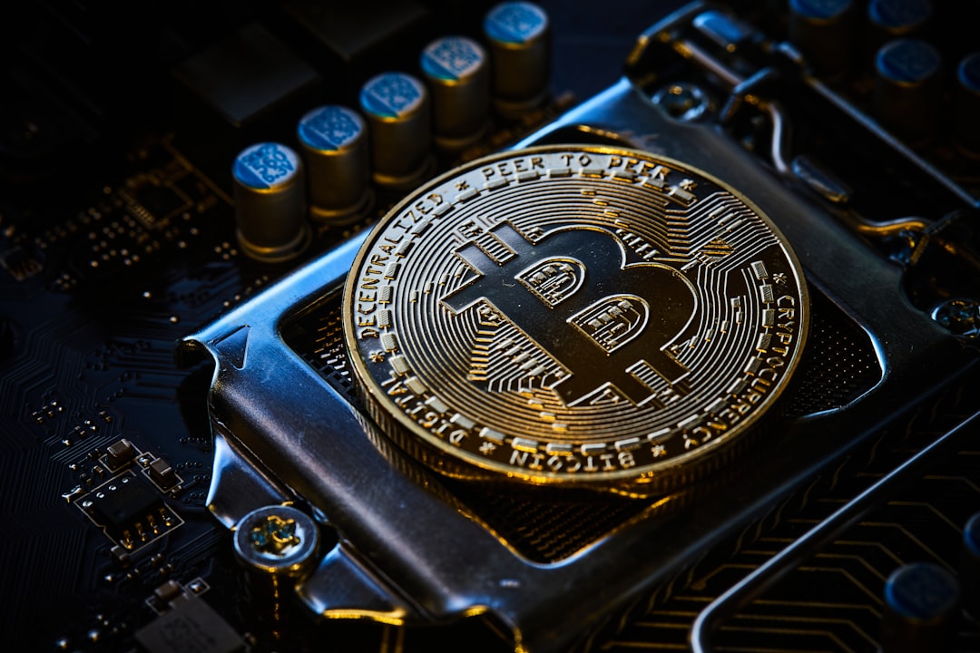 Apple citata in giudizio da tre clienti per 1,8 milioni di dollari persi con un falso portafoglio Bitcoin nell'App Store