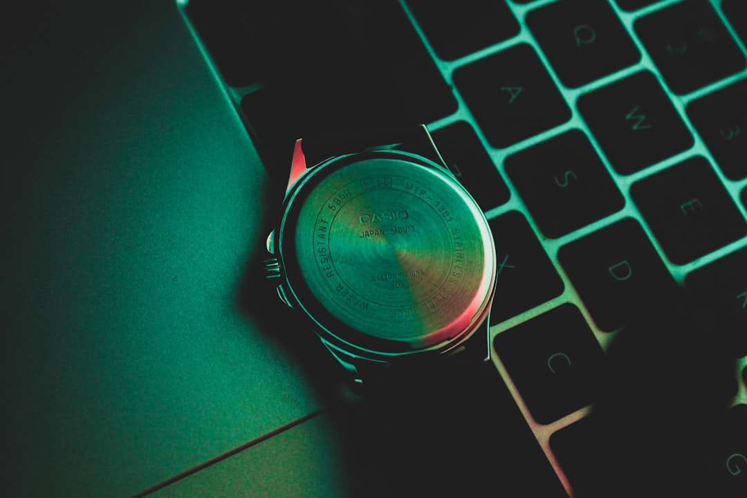 Smartwatch magnetic band triggers laptop lid sensor: how to fix the lock screen issue