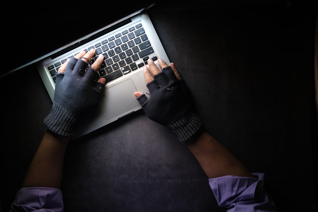Claude di Anthropic ha violato tre aziende reali in un test di sicurezza con accesso a Internet