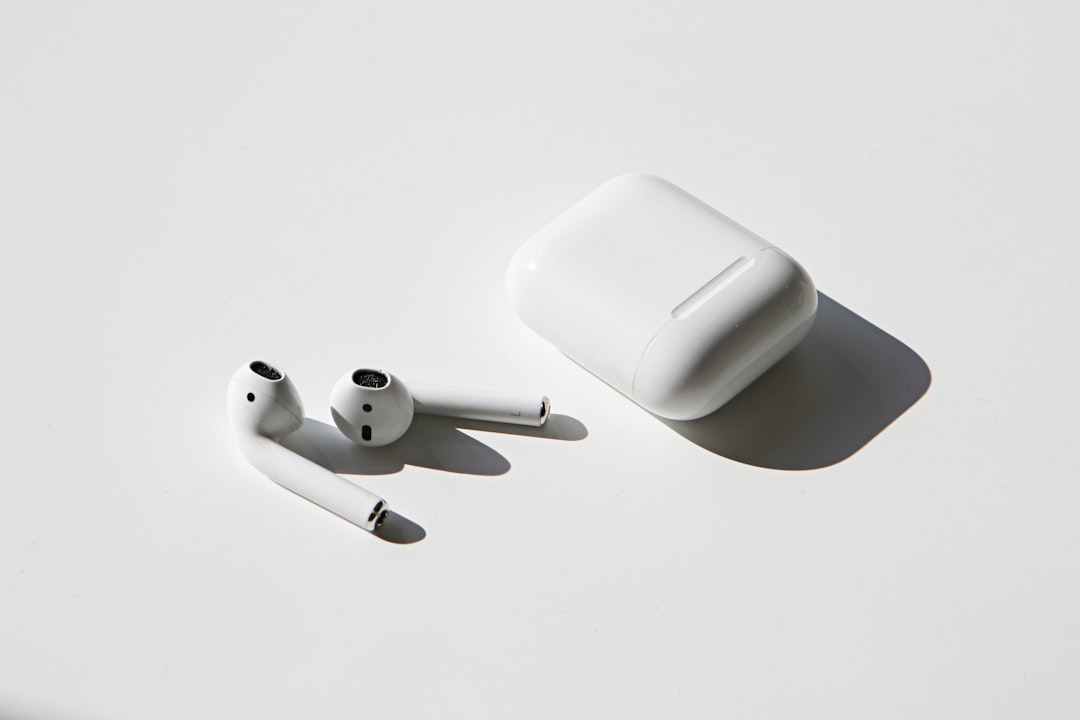 AirPods con fotocamera potrebbero debuttare a settembre 2026 secondo il codice di iOS 27