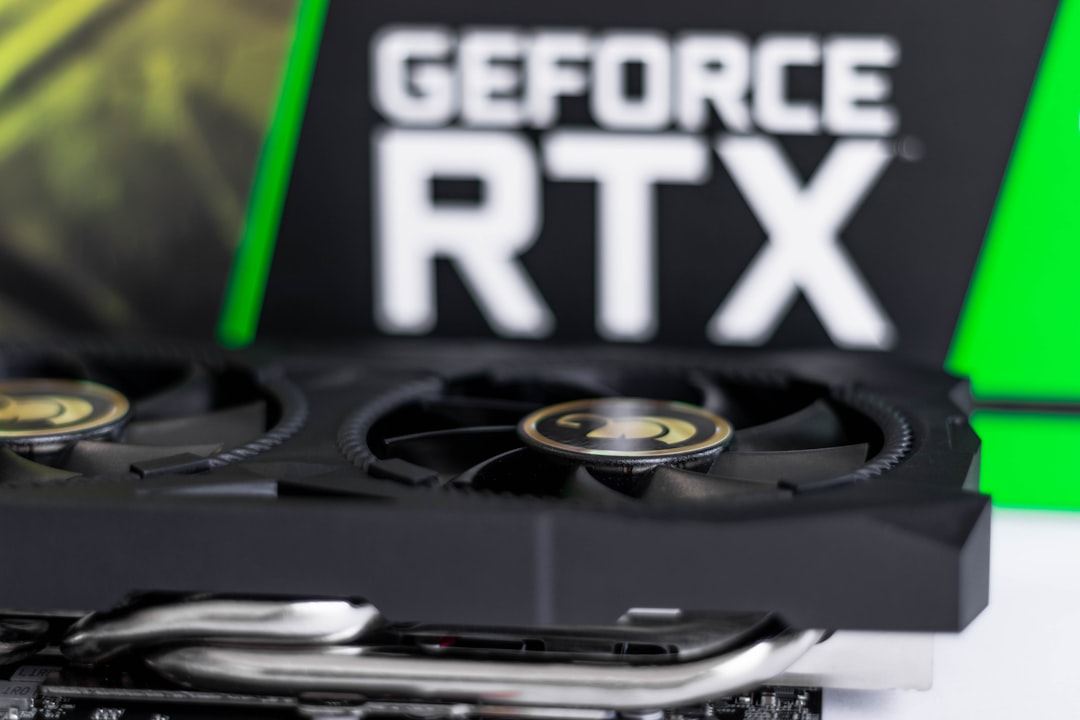La RTX 5060 Ti piegata a metà dopo un incidente torna a funzionare con una risaldatura