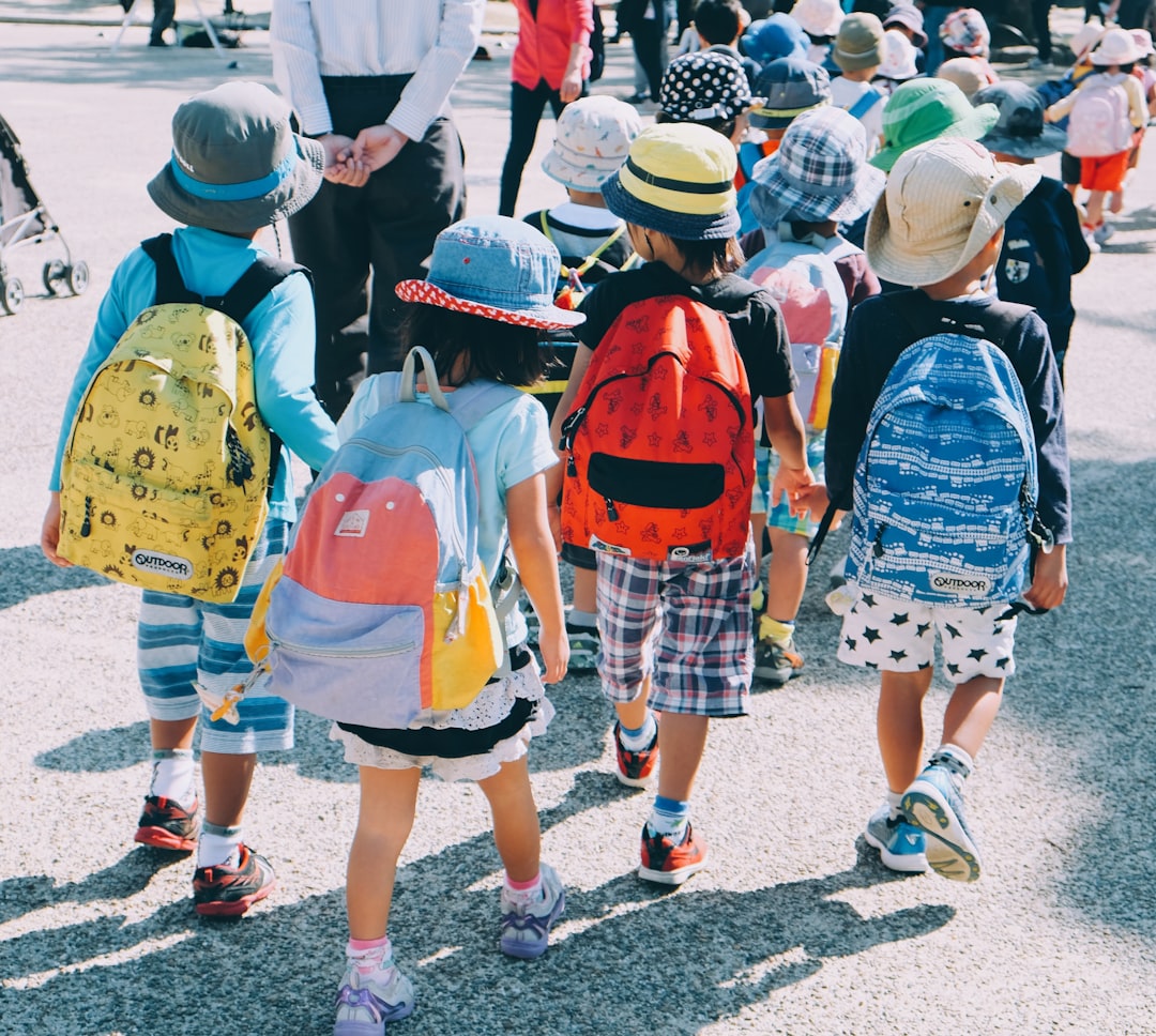 I migliori zaini per bambini 2026 resistono a tre mesi di test con i nostri figli