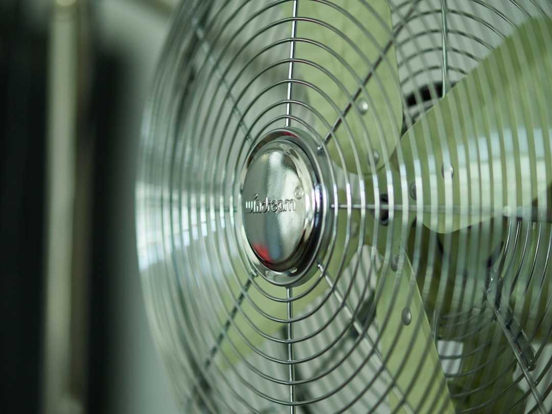 Dreo TurboCool Misting Fan 765S abbassa la temperatura di 2°C nei test ma non raggiunge i 6°C promessi