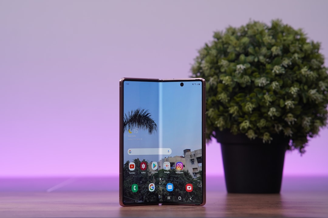 Samsung Galaxy Z Fold 8 e Flip 8 rinunciano alla doppia SIM fisica e puntano tutto su eSIM