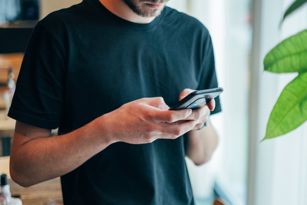 La funzione Heads Up di Android previene il text neck mentre cammini e io l'ho testata per settimane